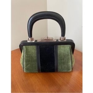 Moving! The bag can’t come with moi. Deserves a true fashionista!